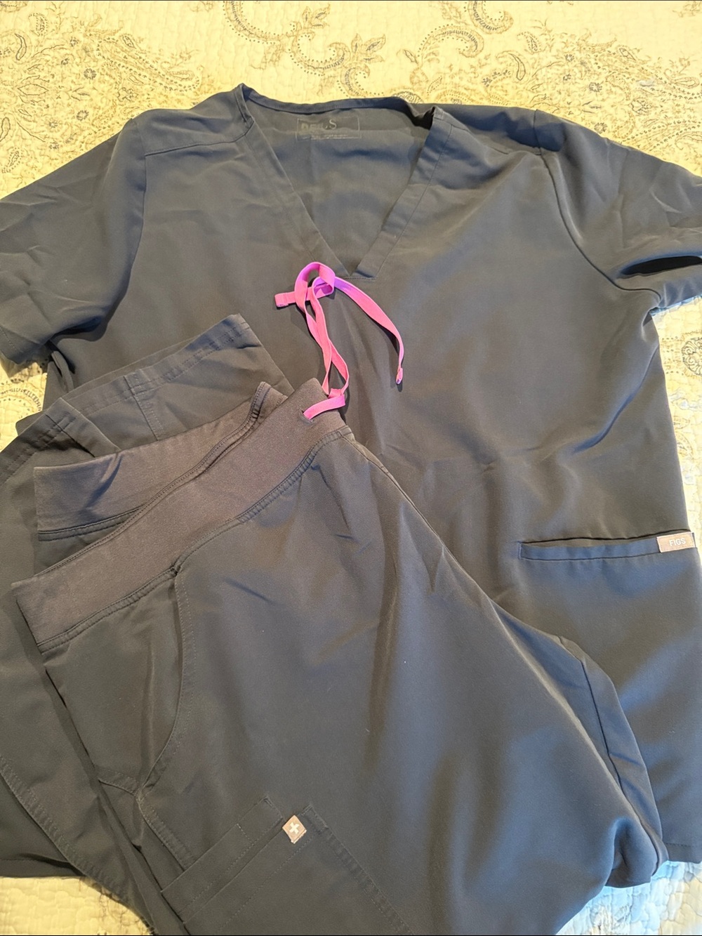Charcoal Figs Scrub Set Technical Collection - Set Top and Pants.
